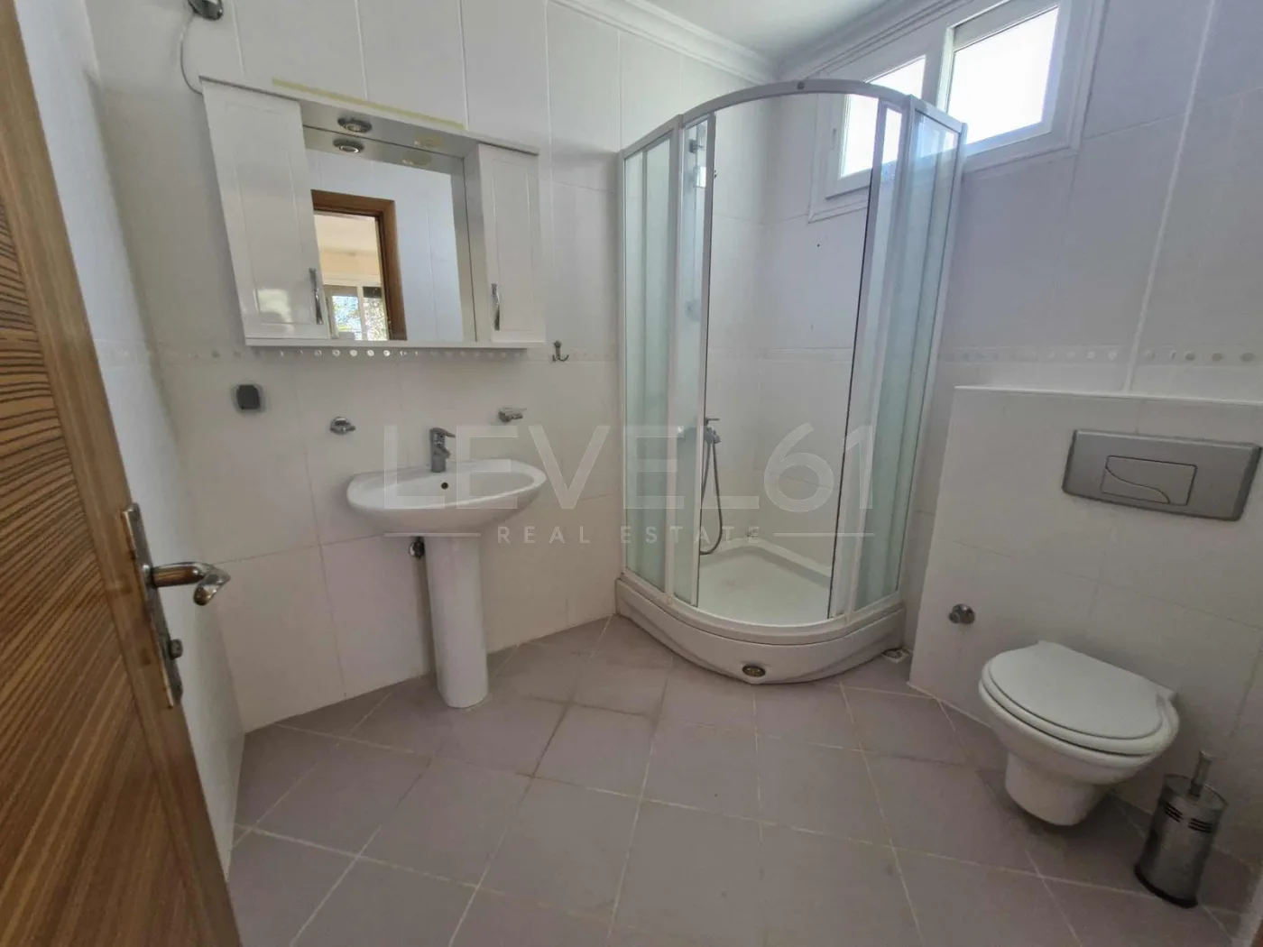 KUŞADASI nda Site İçinde Müstakil Kiralık Villa