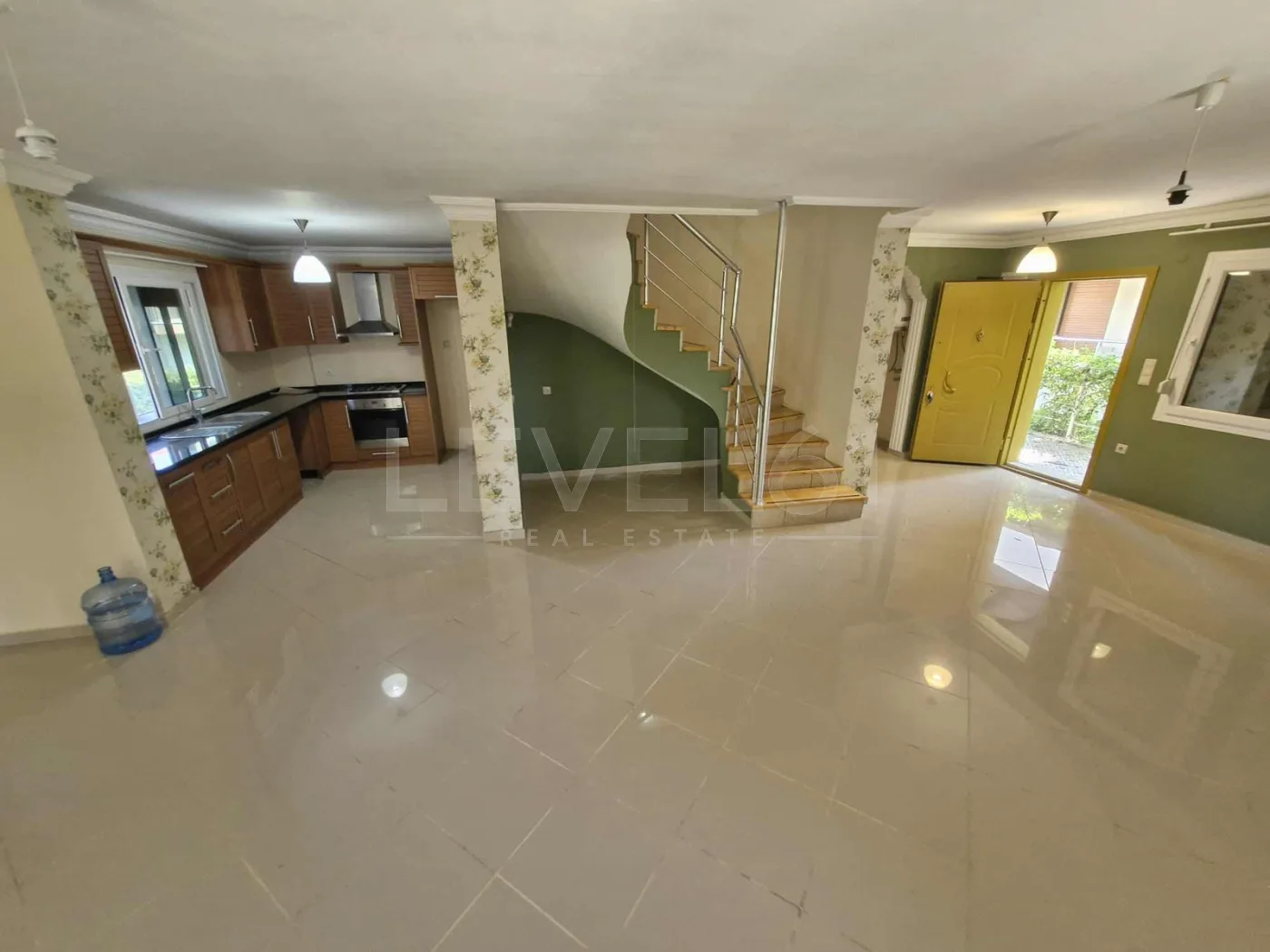 KUŞADASI nda Site İçinde Müstakil Kiralık Villa