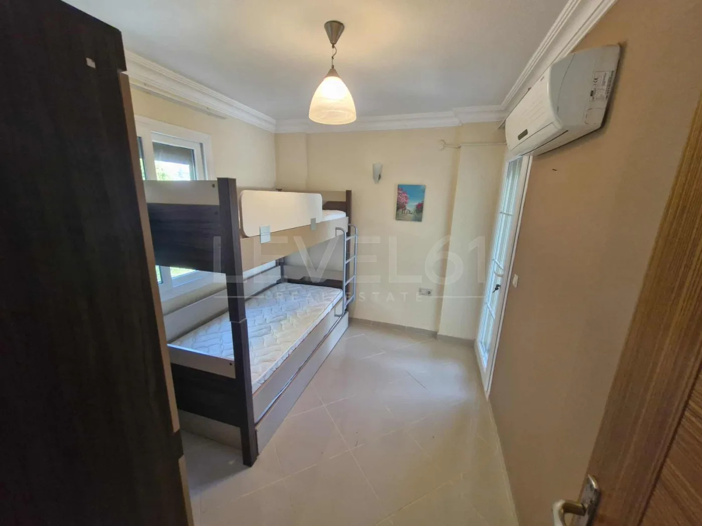 KUŞADASI nda Site İçinde Müstakil Kiralık Villa