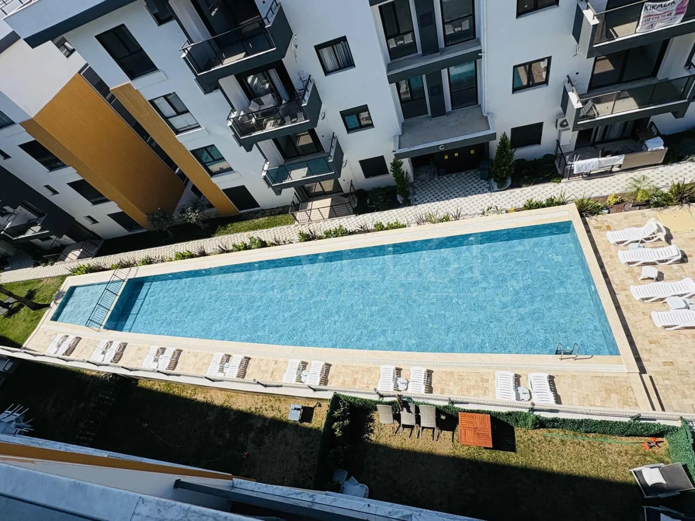 Kuşadası Kirazlıyolunda önü açık ferah 3+1 Daire