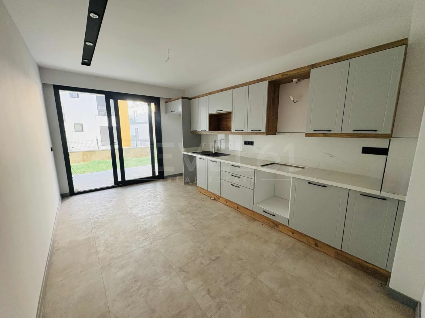 kuşadası kirazlıyoluna yakın kapalı mutfak 3+1