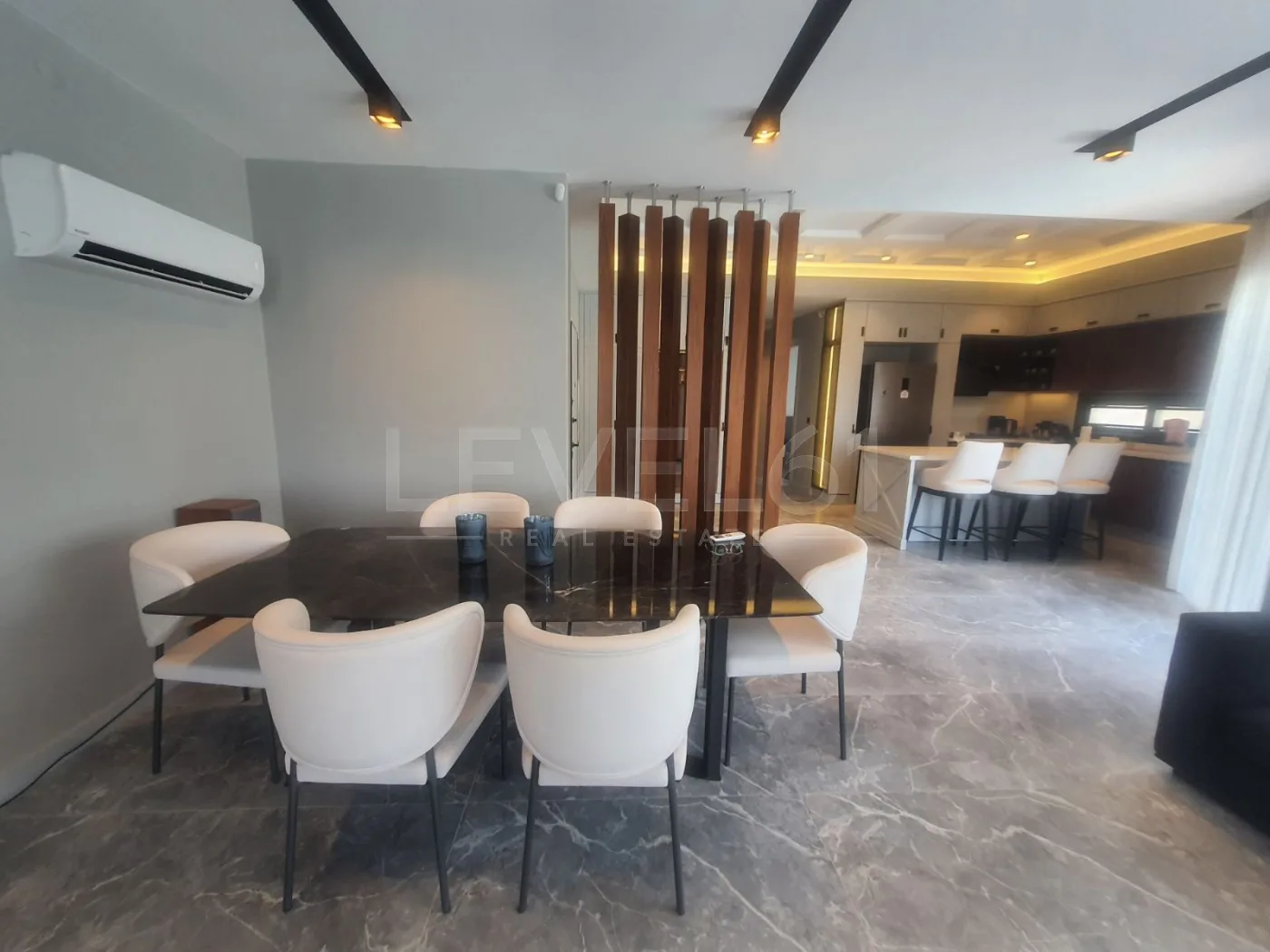 KUŞADASINDA TEK KATLI ÖZEL HAVUZLUELEKTİRİGİNİ ÜRETEN SATILIK 4+1 VİLLA