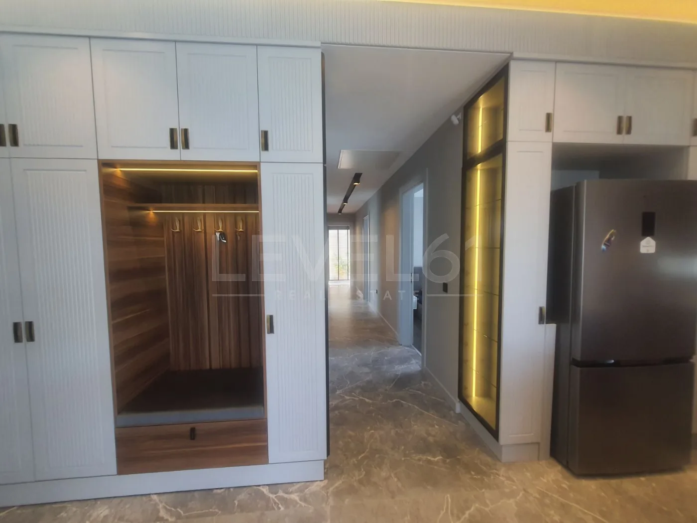 KUŞADASINDA TEK KATLI ÖZEL HAVUZLUELEKTİRİGİNİ ÜRETEN SATILIK 4+1 VİLLA