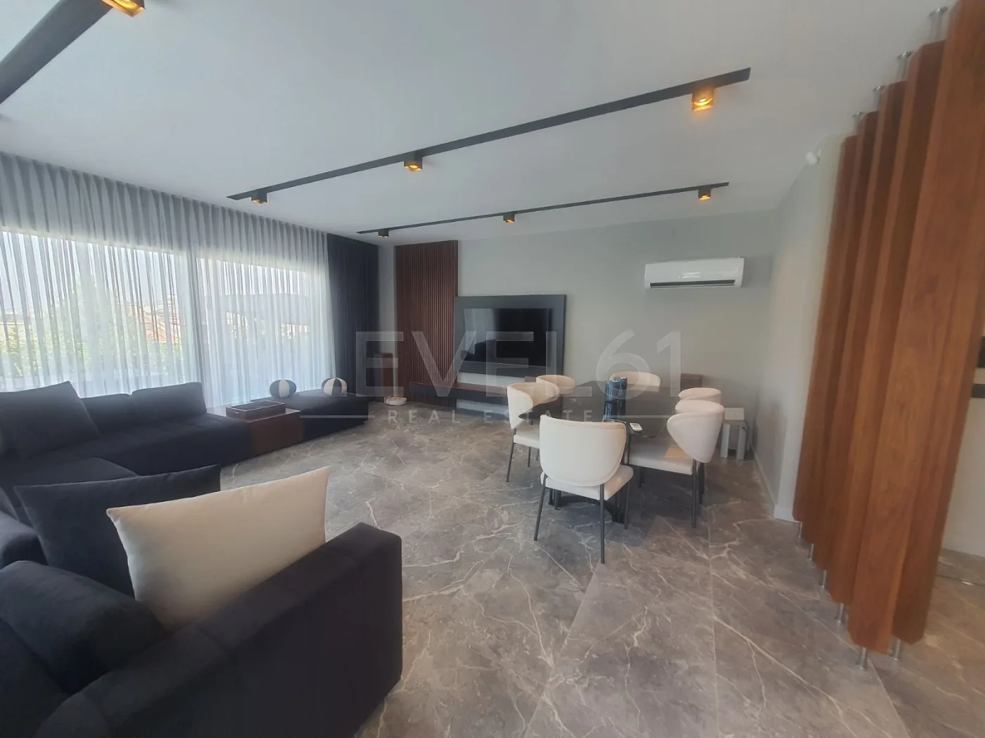 KUŞADASINDA TEK KATLI ÖZEL HAVUZLUELEKTİRİGİNİ ÜRETEN SATILIK 4+1 VİLLA