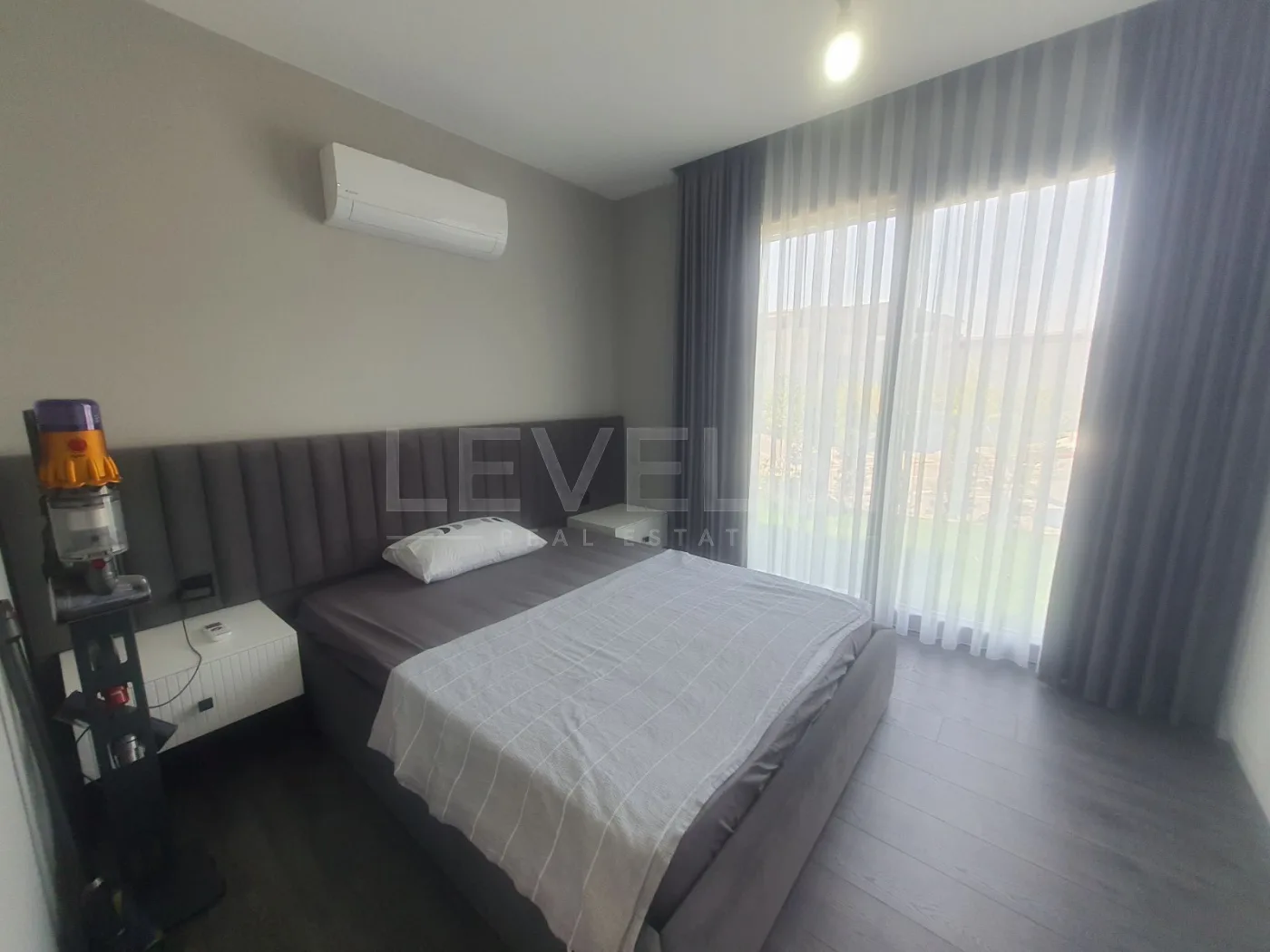 KUŞADASINDA TEK KATLI ÖZEL HAVUZLUELEKTİRİGİNİ ÜRETEN SATILIK 4+1 VİLLA